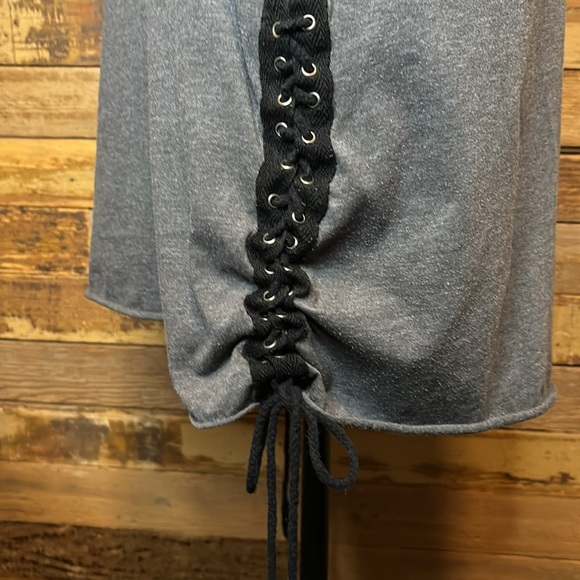 Free Spirit' Graphic Tee shirt or blouse Gray cut-out lace up sides - Picture 5 of 6